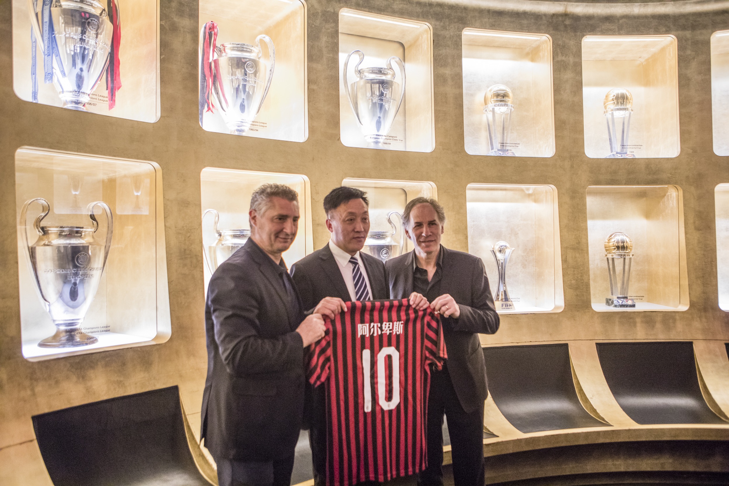 AR扑克桌2025年销量增长120%