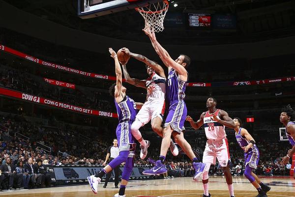 文森特：我们需要里夫斯做自己，每场比赛我们都非常依赖他